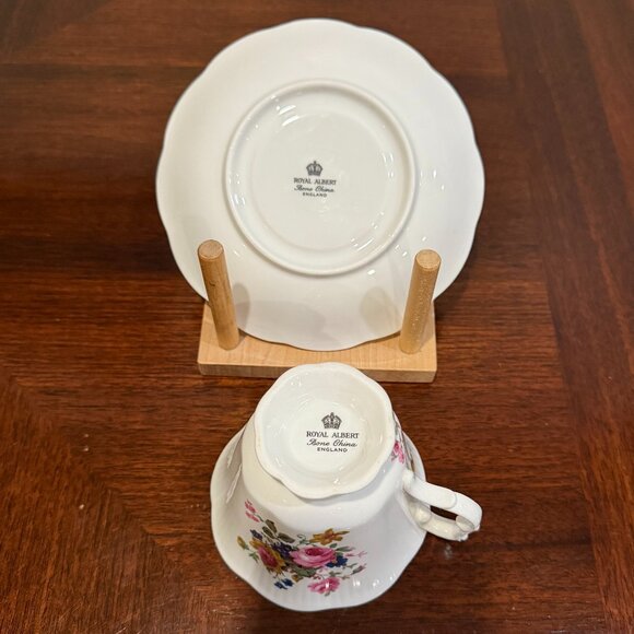 Royal Albert English Tea Cup and Saucer Set - Big Pink Roses and Blue Flowers - Picture 5 of 5